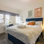 Itsimplestay Suites